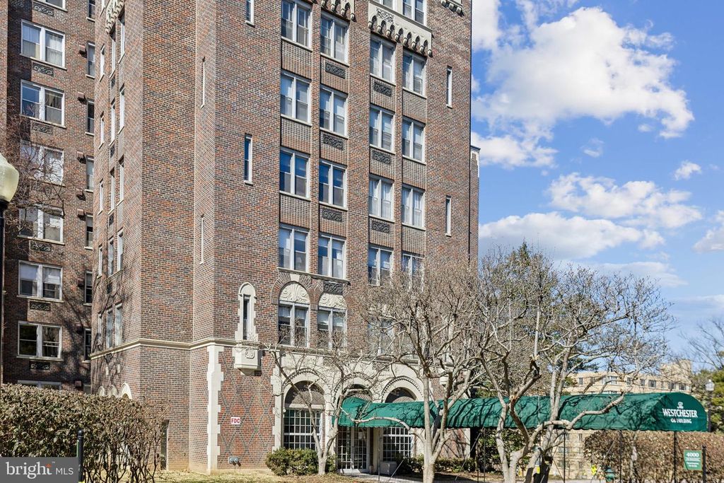 Image 26 of property listing at 4000 CATHEDRAL AVE NW #605B, Washington, DC 20016