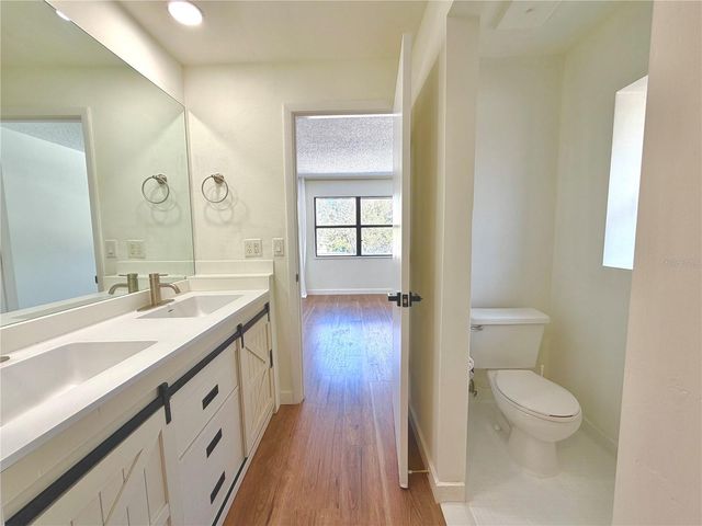 994 N BENEVA ROAD T2, Sarasota, FL 34232