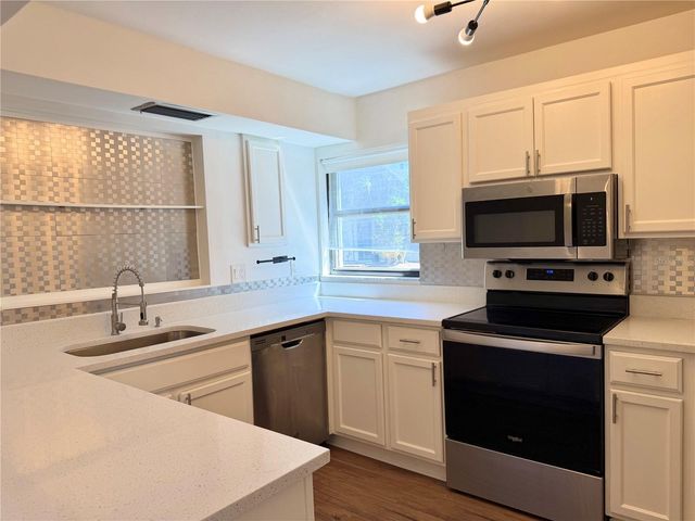 994 N BENEVA ROAD T2, Sarasota, FL 34232