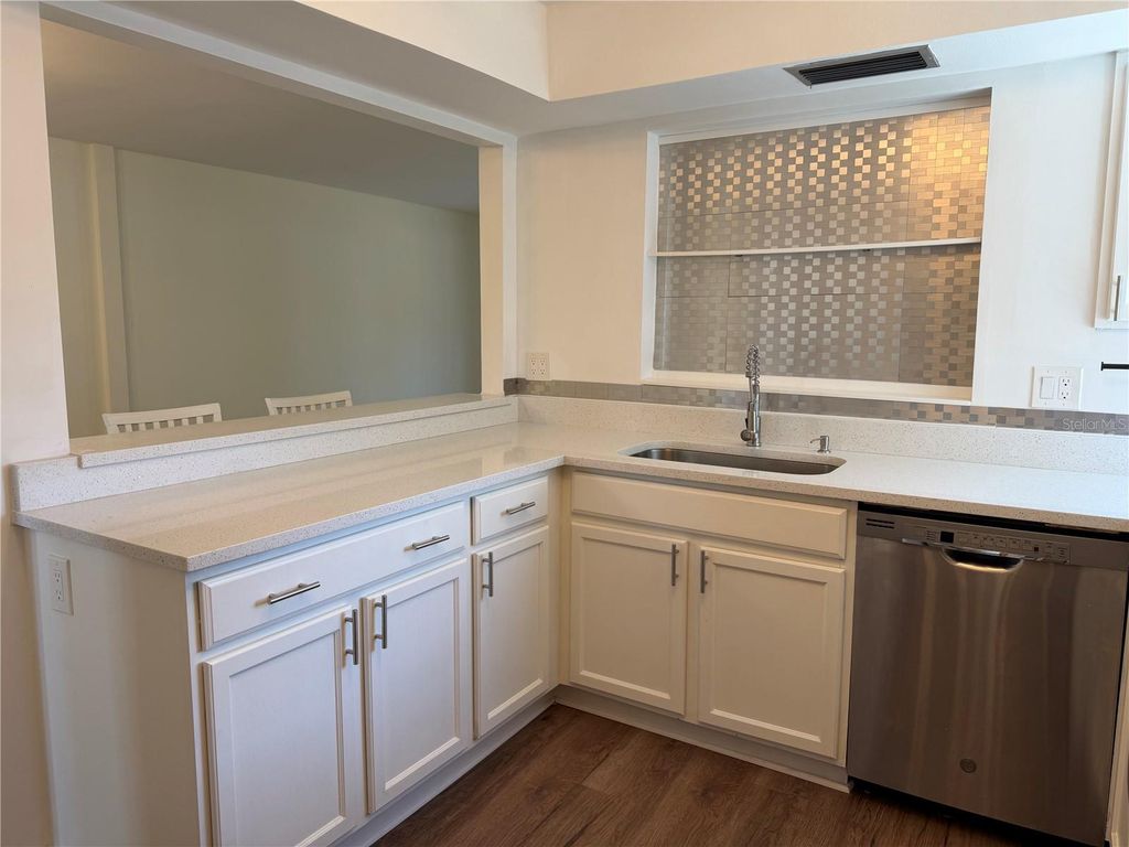 Image 16 of property listing at 994 N BENEVA ROAD T2, Sarasota, FL 34232