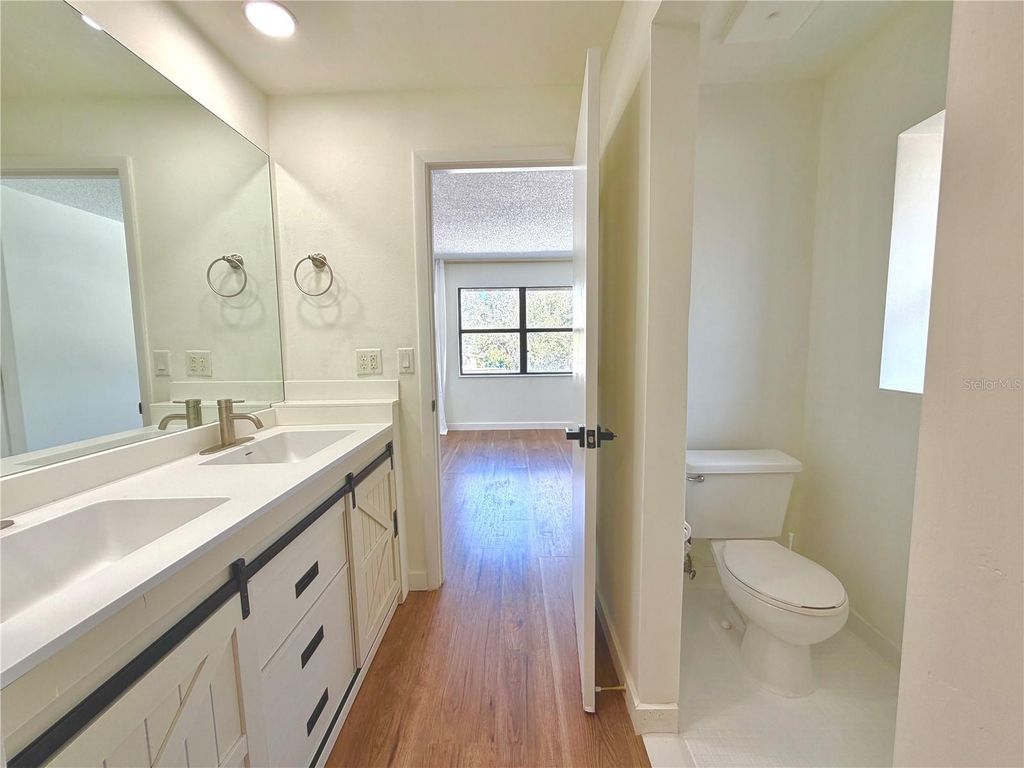 Image 27 of property listing at 994 N BENEVA ROAD T2, Sarasota, FL 34232