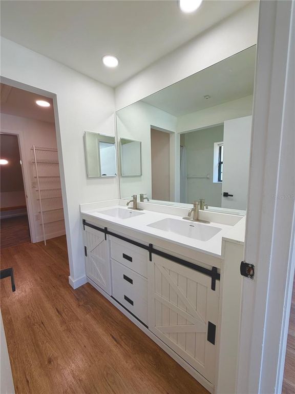 Image 28 of property listing at 994 N BENEVA ROAD T2, Sarasota, FL 34232