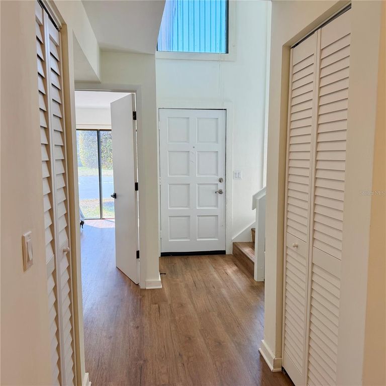 Image 6 of property listing at 994 N BENEVA ROAD T2, Sarasota, FL 34232