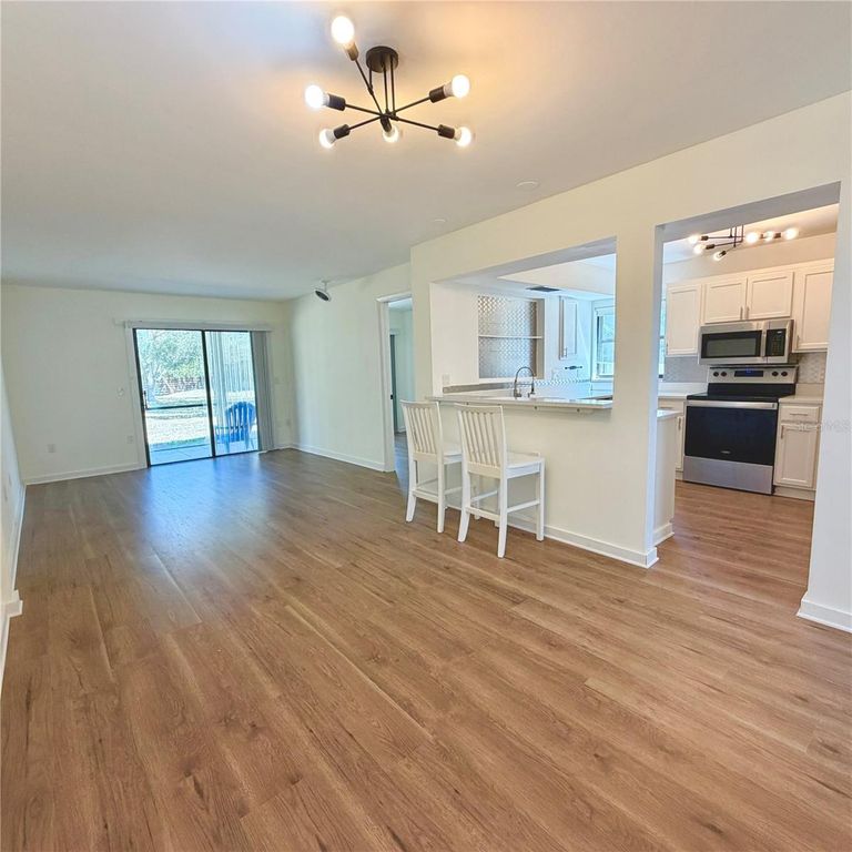 Image 7 of property listing at 994 N BENEVA ROAD T2, Sarasota, FL 34232
