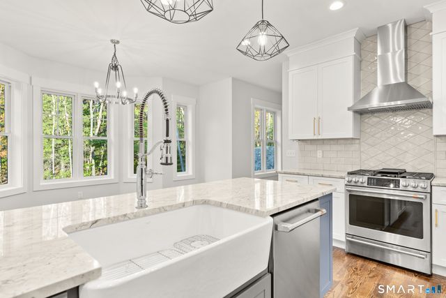 22 Bel Aire Lane, Canton, CT 06019