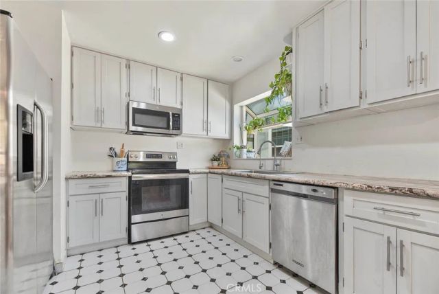 321 N Cataract, San Dimas, CA 91773