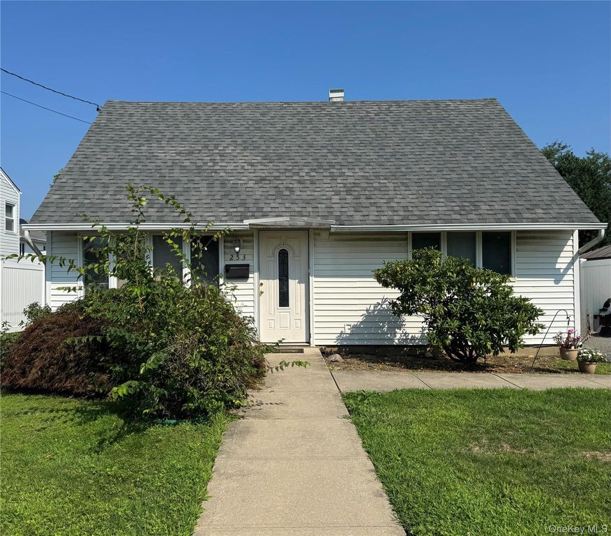253 Forest Avenue, Massapequa, NY 11758