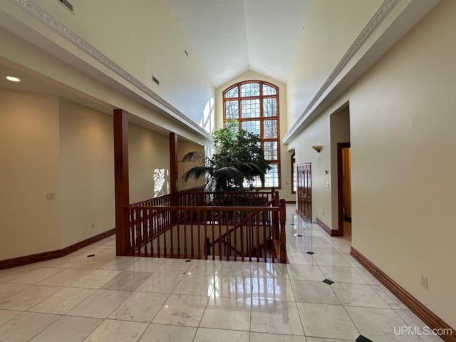 1050 Vistanna Drive, Marquette, MI 49855