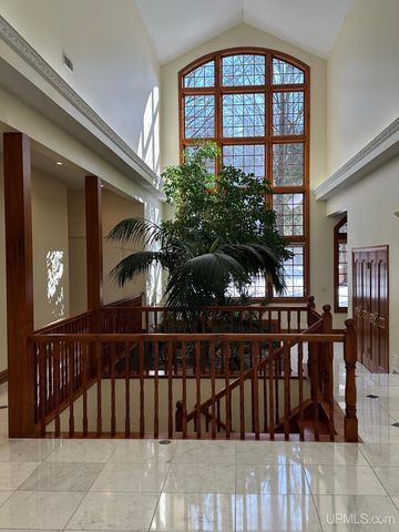 1050 Vistanna Drive, Marquette, MI 49855