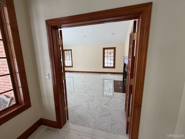 1050 Vistanna Drive, Marquette, MI 49855