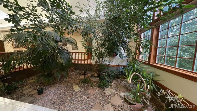 1050 Vistanna Drive, Marquette, MI 49855