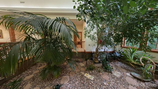 1050 Vistanna Drive, Marquette, MI 49855