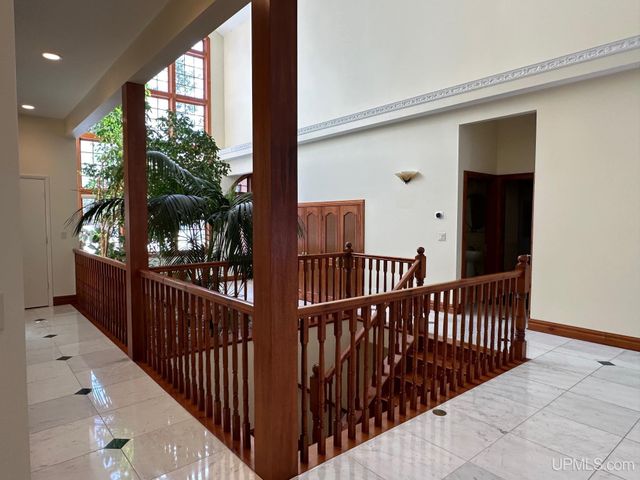 1050 Vistanna Drive, Marquette, MI 49855