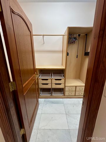 1050 Vistanna Drive, Marquette, MI 49855