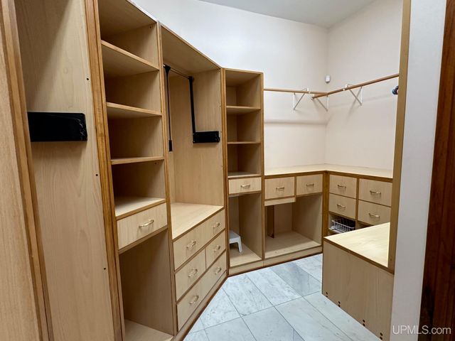 1050 Vistanna Drive, Marquette, MI 49855