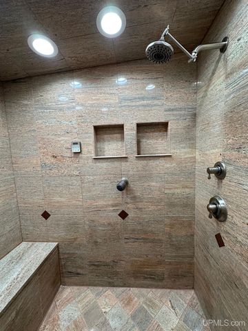 1050 Vistanna Drive, Marquette, MI 49855