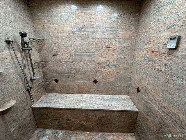 1050 Vistanna Drive, Marquette, MI 49855