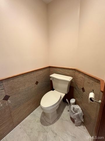 1050 Vistanna Drive, Marquette, MI 49855