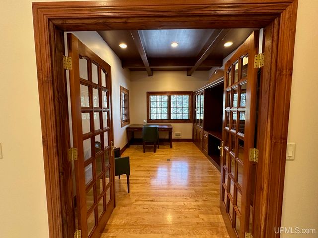 1050 Vistanna Drive, Marquette, MI 49855