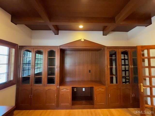 1050 Vistanna Drive, Marquette, MI 49855