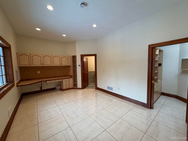 1050 Vistanna Drive, Marquette, MI 49855