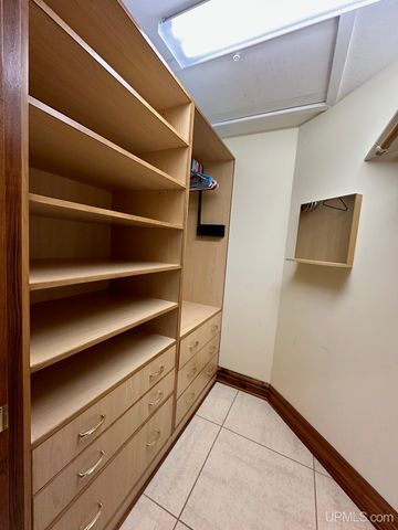 1050 Vistanna Drive, Marquette, MI 49855