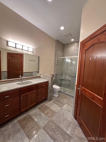 1050 Vistanna Drive, Marquette, MI 49855