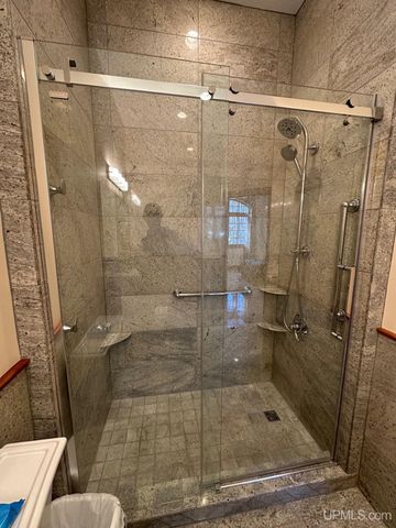 1050 Vistanna Drive, Marquette, MI 49855