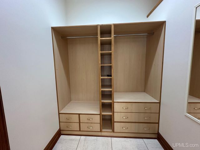 1050 Vistanna Drive, Marquette, MI 49855