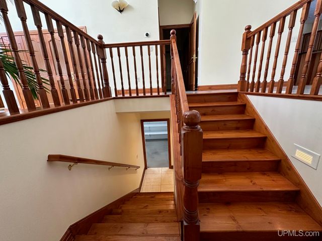 1050 Vistanna Drive, Marquette, MI 49855