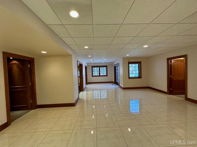 1050 Vistanna Drive, Marquette, MI 49855