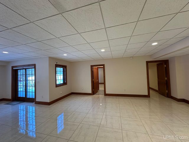 1050 Vistanna Drive, Marquette, MI 49855