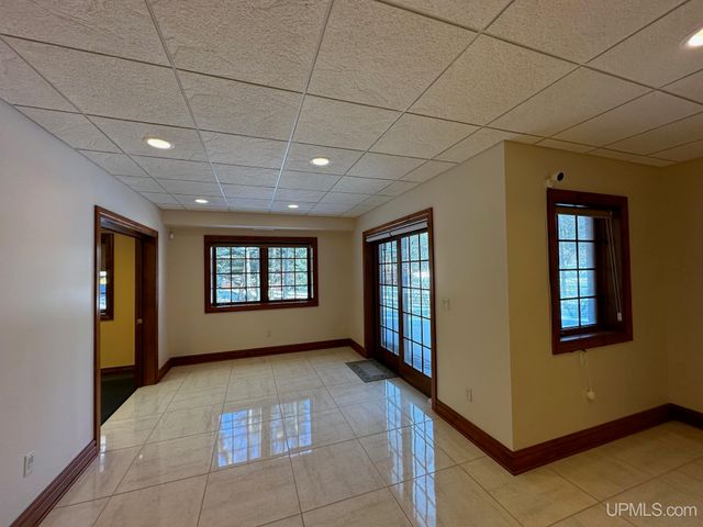 1050 Vistanna Drive, Marquette, MI 49855