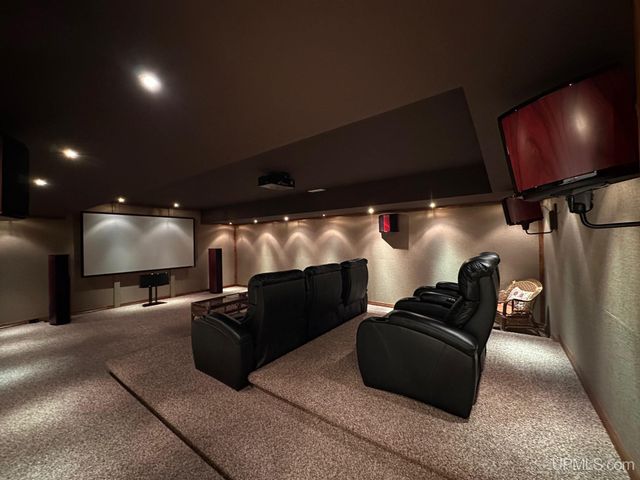 1050 Vistanna Drive, Marquette, MI 49855