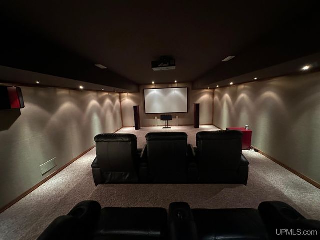 1050 Vistanna Drive, Marquette, MI 49855