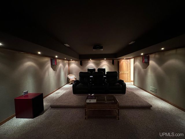 1050 Vistanna Drive, Marquette, MI 49855