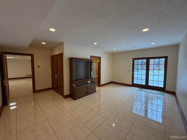 1050 Vistanna Drive, Marquette, MI 49855