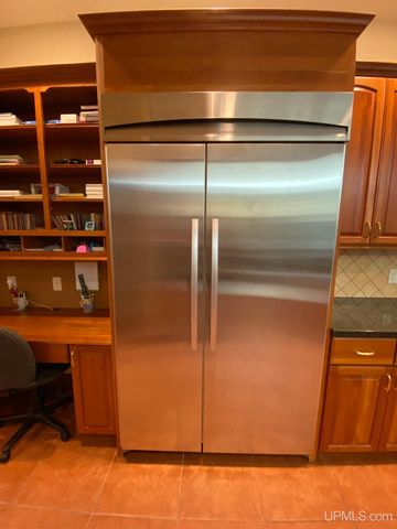 1050 Vistanna Drive, Marquette, MI 49855