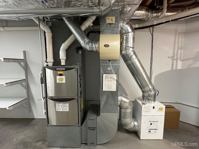 1050 Vistanna Drive, Marquette, MI 49855