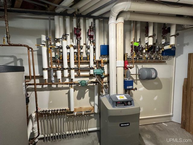 1050 Vistanna Drive, Marquette, MI 49855