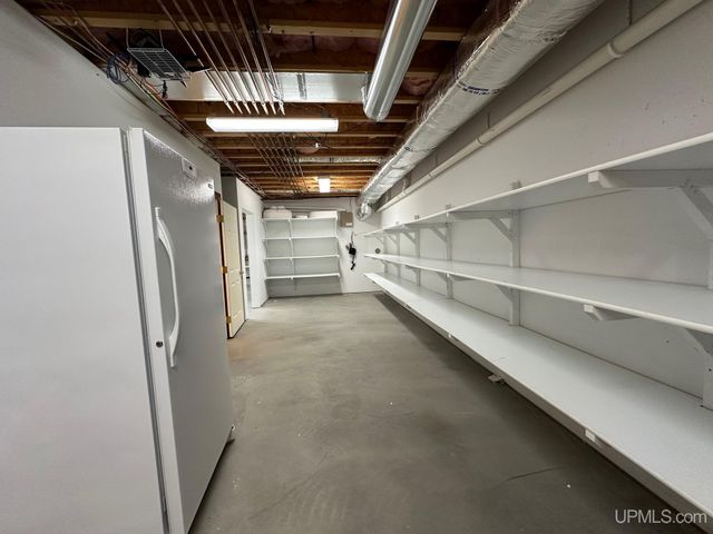 1050 Vistanna Drive, Marquette, MI 49855