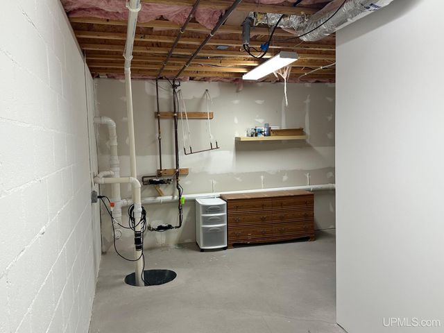 1050 Vistanna Drive, Marquette, MI 49855