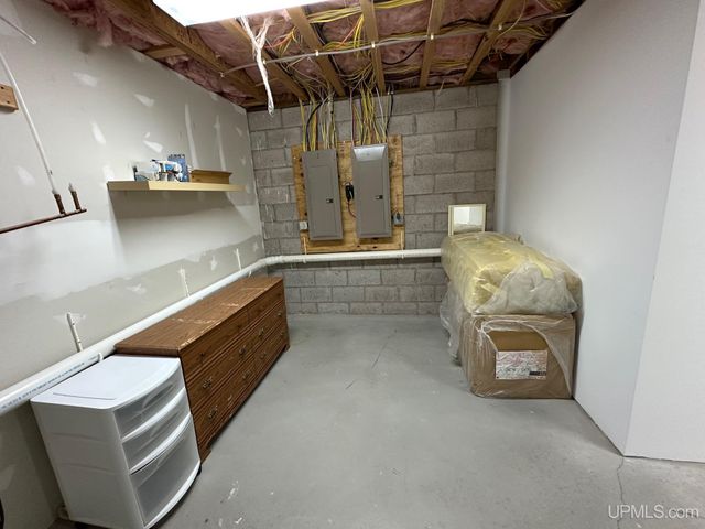 1050 Vistanna Drive, Marquette, MI 49855