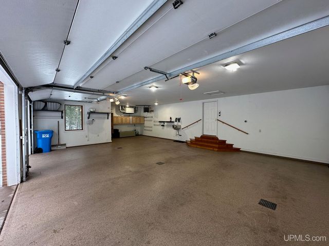 1050 Vistanna Drive, Marquette, MI 49855