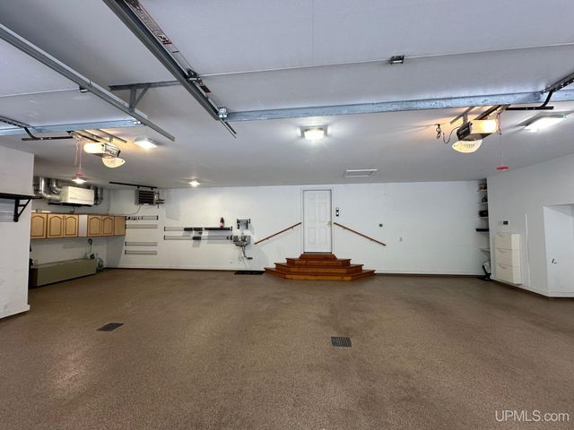 1050 Vistanna Drive, Marquette, MI 49855