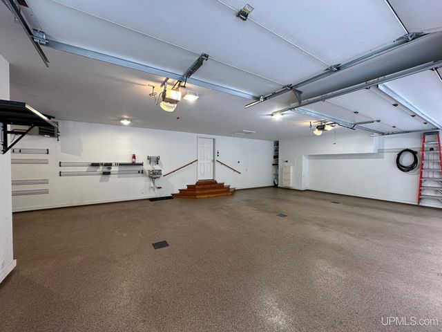 1050 Vistanna Drive, Marquette, MI 49855