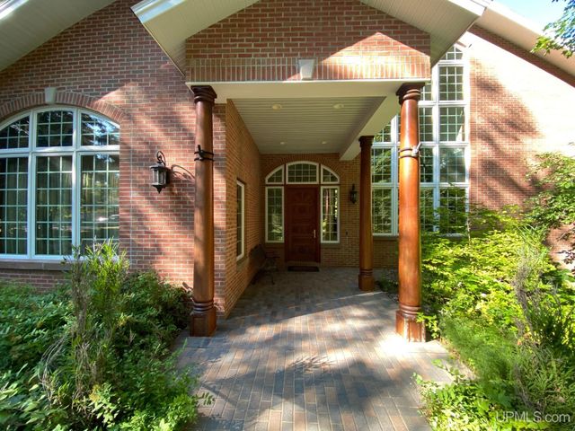 1050 Vistanna Drive, Marquette, MI 49855