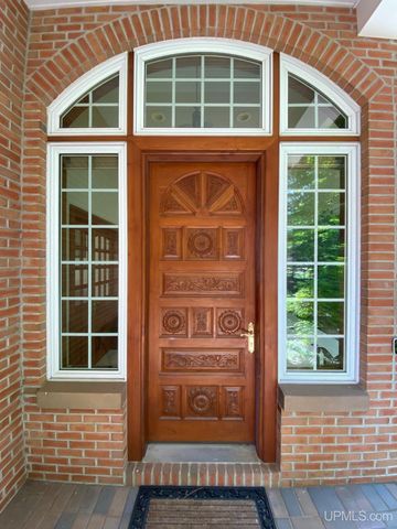 1050 Vistanna Drive, Marquette, MI 49855