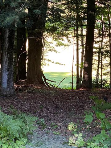 1050 Vistanna Drive, Marquette, MI 49855