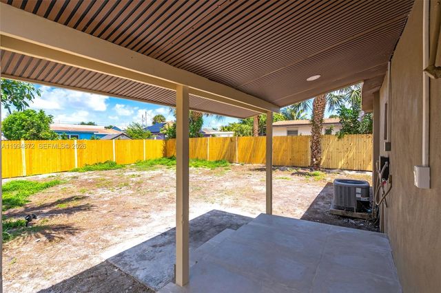 1660 W 26th St, Riviera Beach, FL 33404